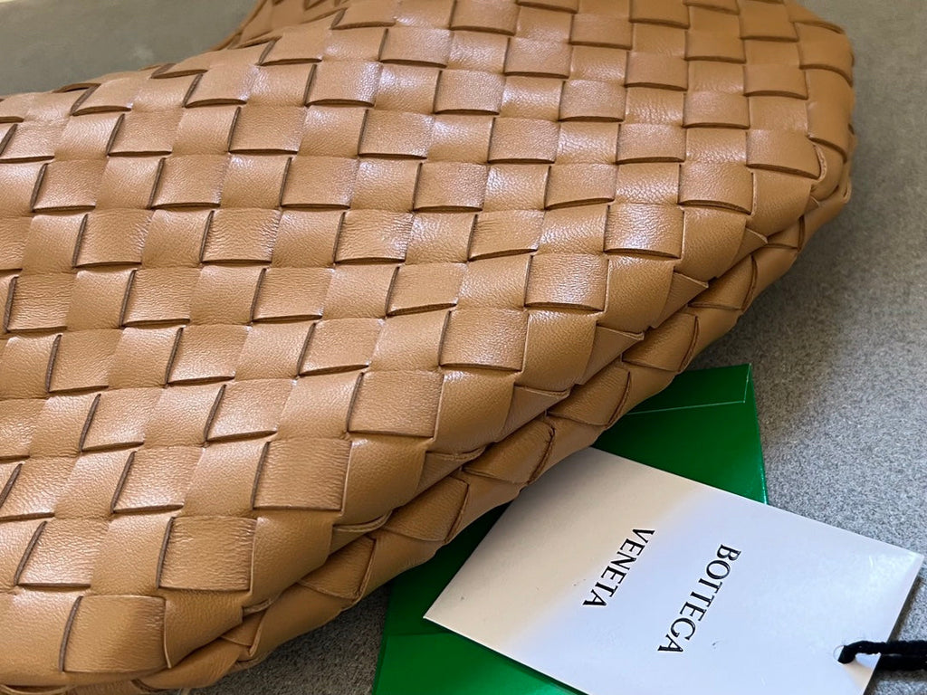 Sardine 33 mit Kette in hellbraunem Lammfell