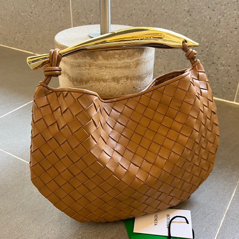 Sardine 33 mit Kette in hellbraunem Lammfell