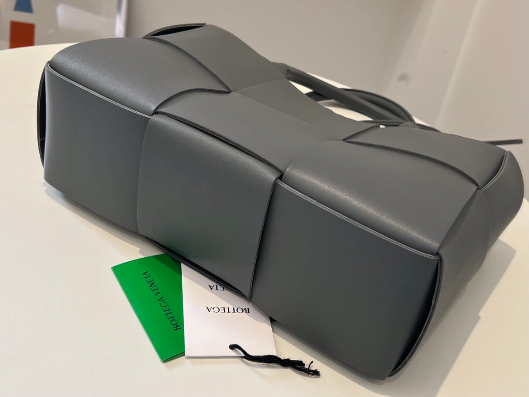 Kleine Arco Tragetasche, 30 Zoll, Forellengrau, Lammfell