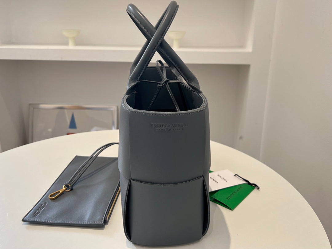 Kleine Arco Tragetasche, 30 Zoll, Forellengrau, Lammfell