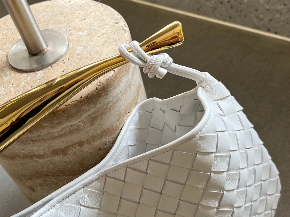 SARDINE 33 MIT KETTE IN WEISSEM LAMMHAUT