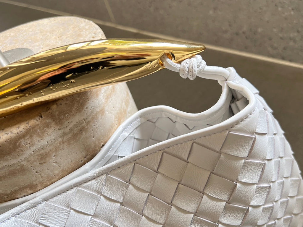 SARDINE 33 MIT KETTE IN WEISSEM LAMMHAUT