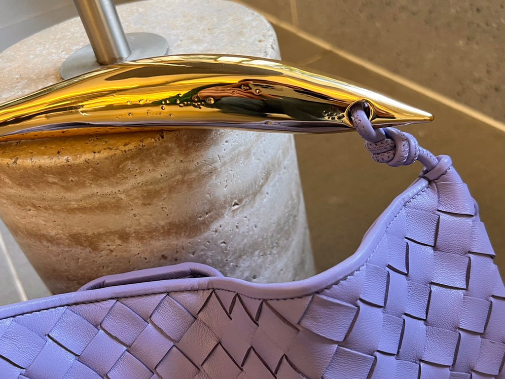 SARDINE 33 MIT KETTE IN HELLVIOLETTEM LAMMHAUT