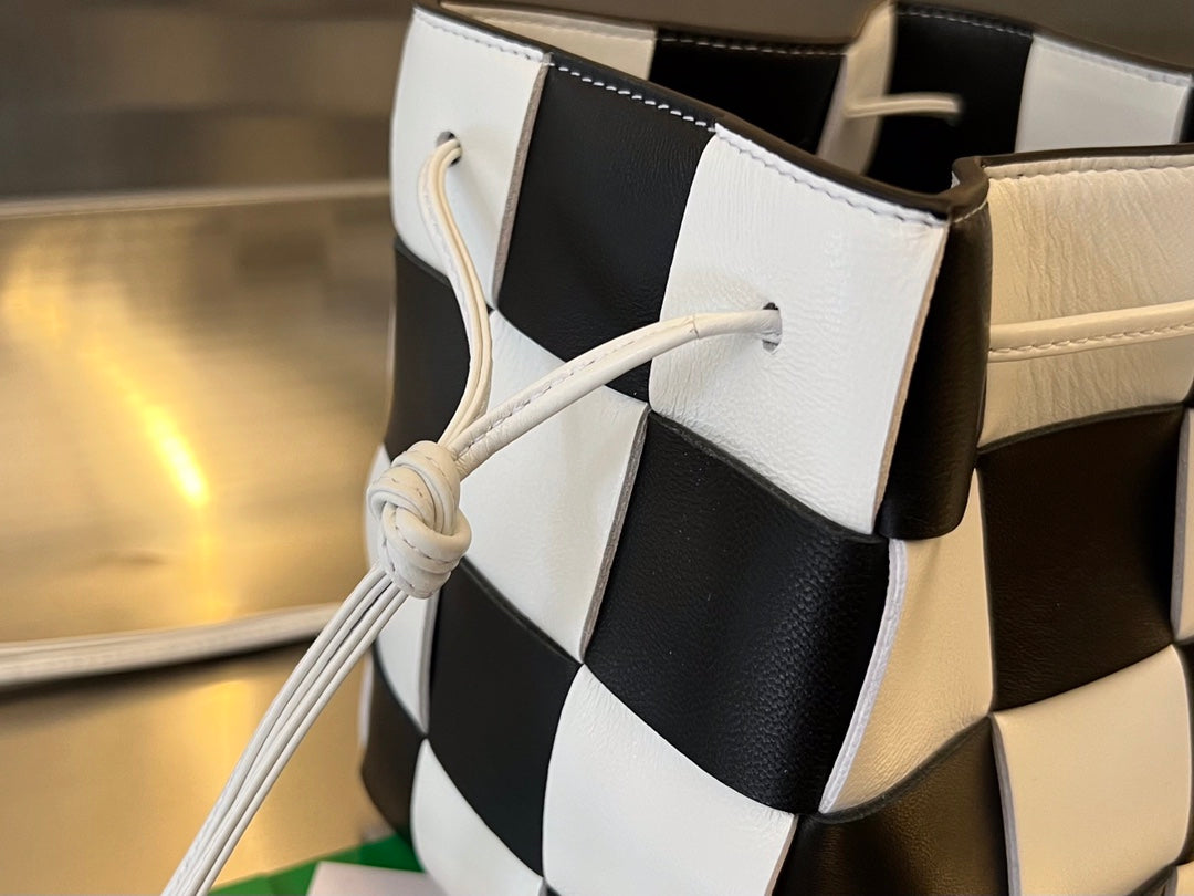 KLEINER KASSETTEN-EIMER 18 ZOLL WEISS-MIX SCHWARZES KALBSLEDER