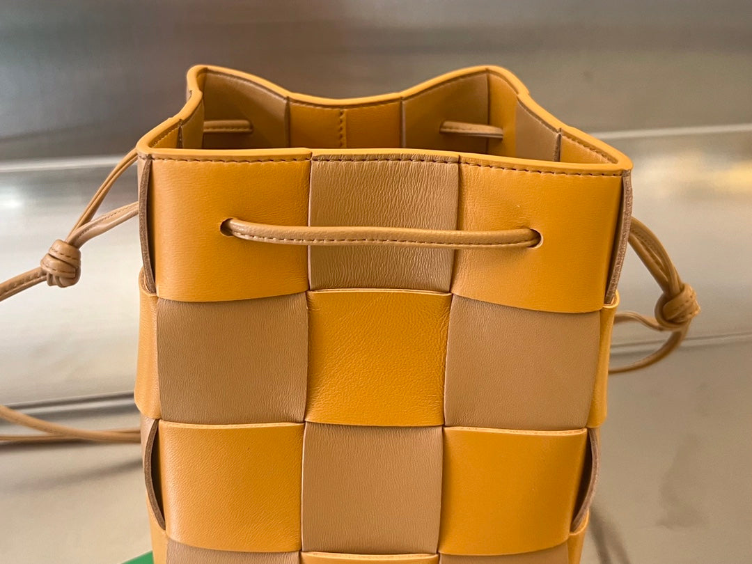 Kleiner Kassetteneimer, 45,7 cm, braun-orangefarbenes Kalbsleder