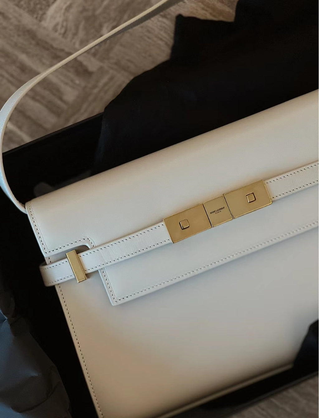 MANHATTAN 29 TOP-HANDLE AUS GLATTEM WEISSEM KALBSLEDER