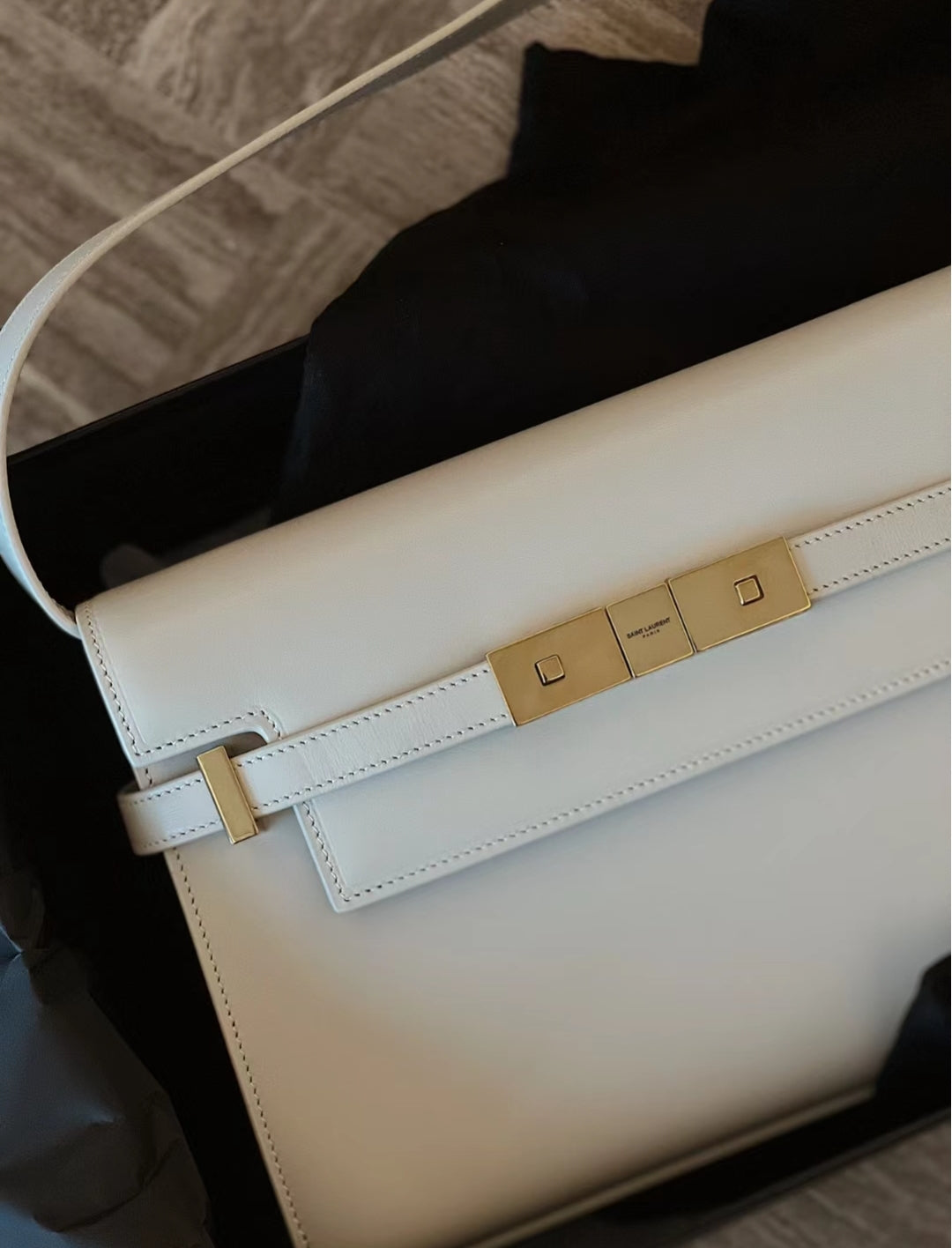 MANHATTAN 29 TOP-HANDLE AUS GLATTEM WEISSEM KALBSLEDER