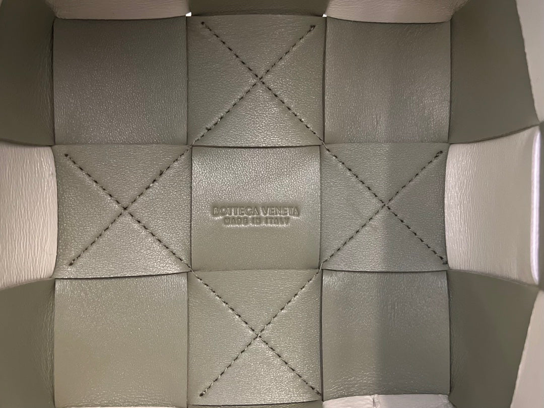 KLEINER KASSETTEN-EIMER 18 IN XANADU MIX WEISSES KALBSLEDER