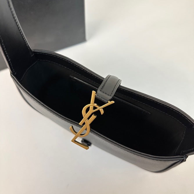 MINI 19 SCHWARZES GLATTES KALBSLEDER HOBO