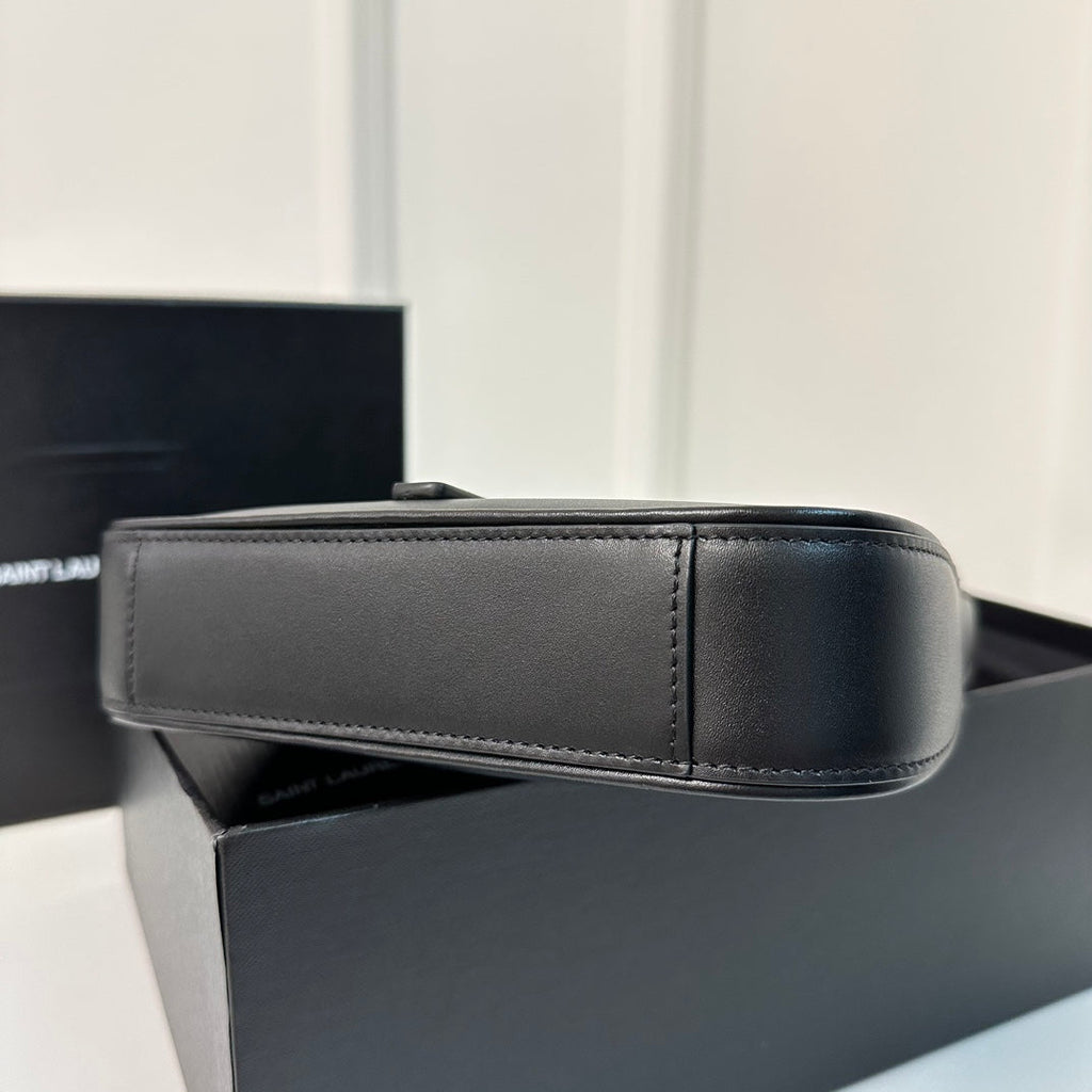 MINI 19 SCHWARZES GLATTES KALBSLEDER HOBO