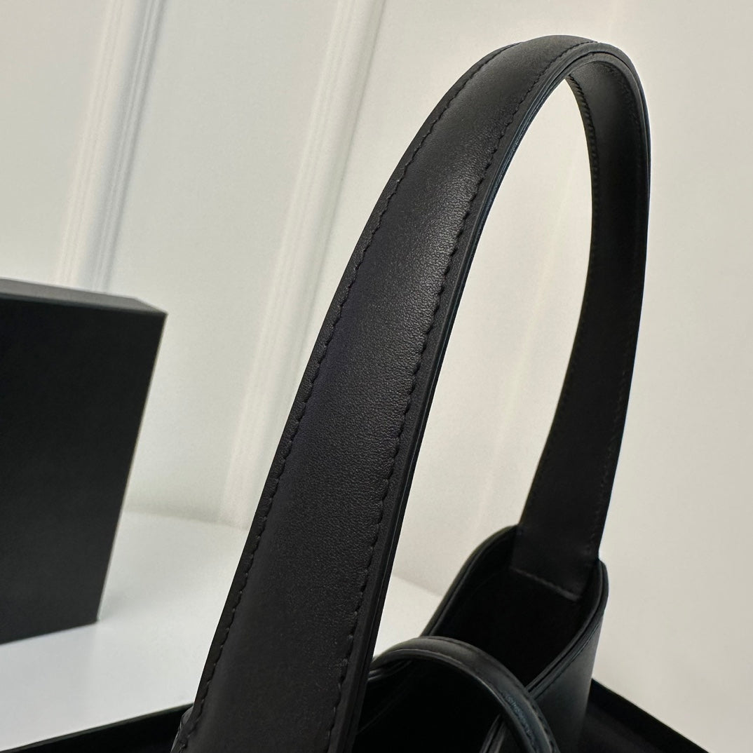 MINI 19 SCHWARZES GLATTES KALBSLEDER HOBO