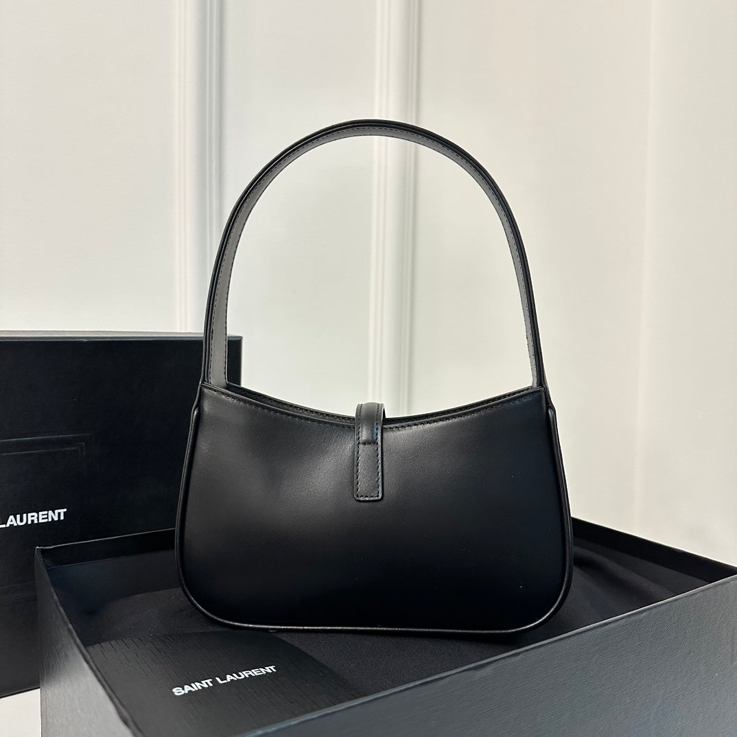 MINI 19 SCHWARZES GLATTES KALBSLEDER HOBO