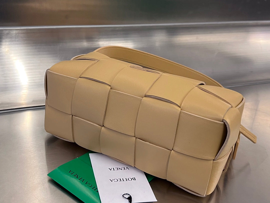 BRICK CASSETTE 28 IN HARVEST GOLD CALFSKIN