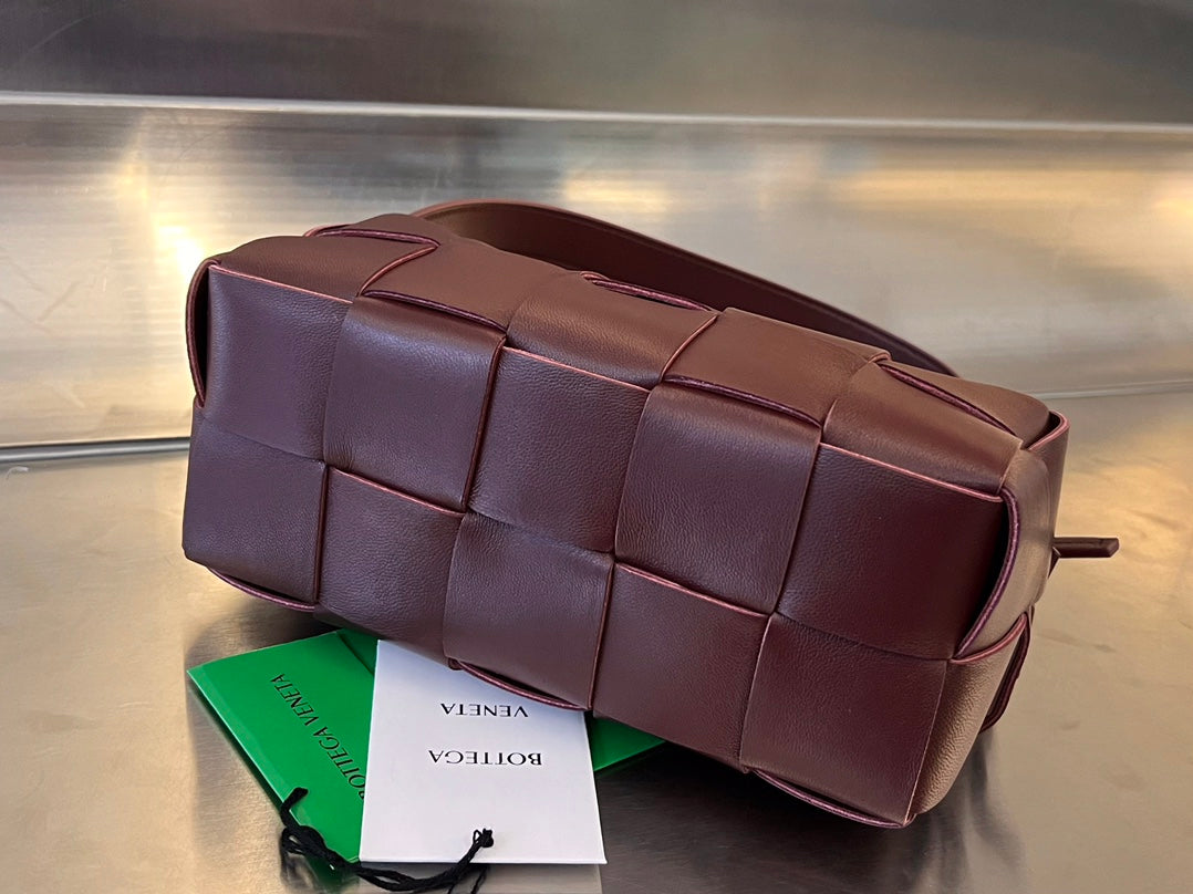 BRICK CASSETTE 28 IN WINE RED CALFSHIN