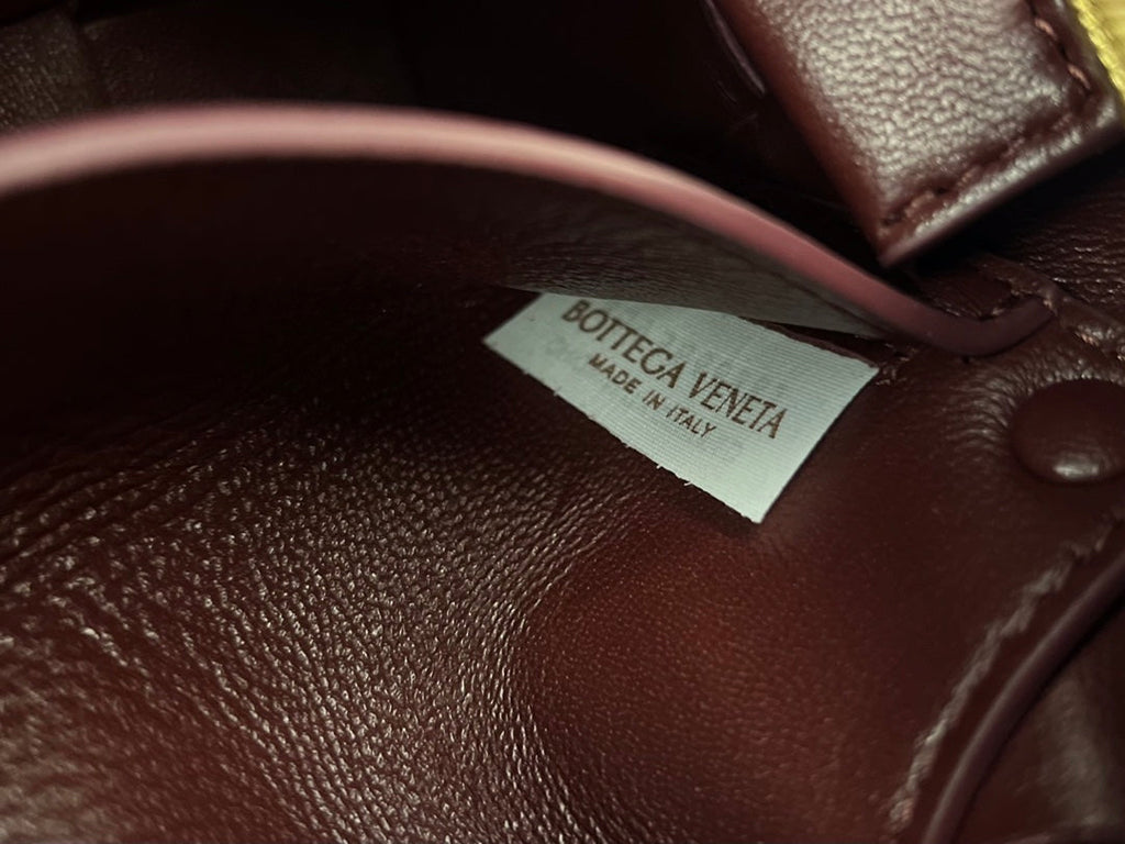 BRICK CASSETTE 28 IN WINE RED CALFSHIN