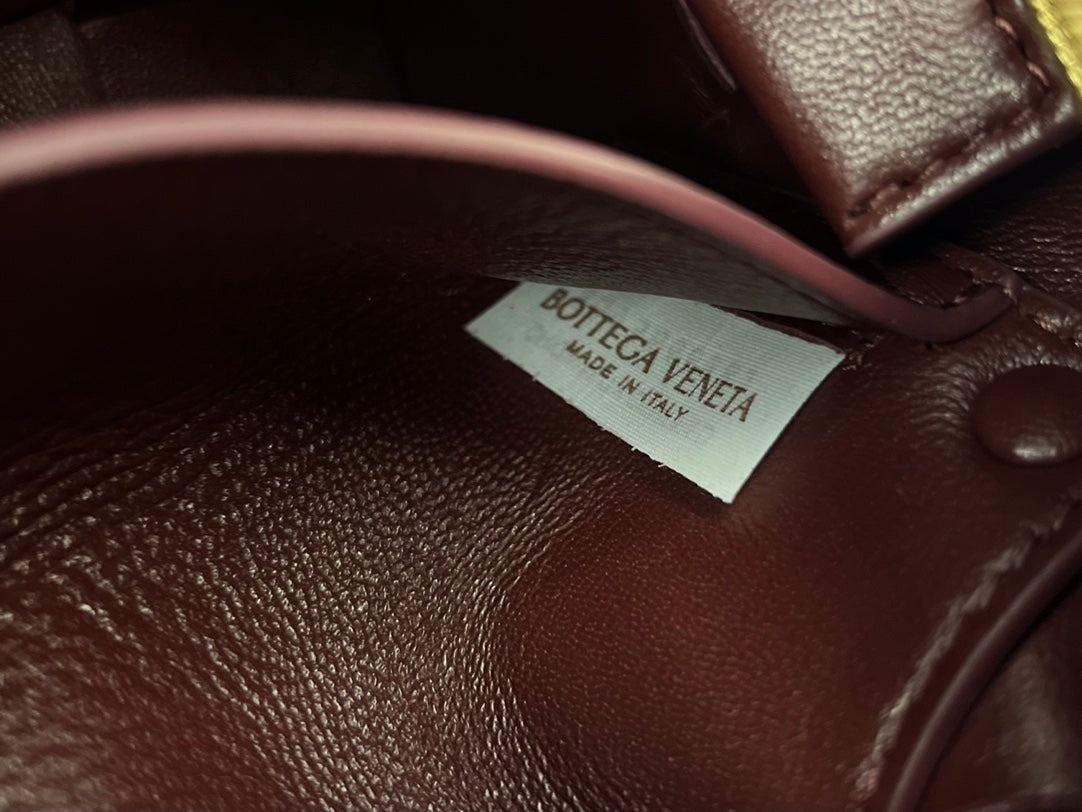 BRICK CASSETTE 28 IN WINE RED CALFSHIN