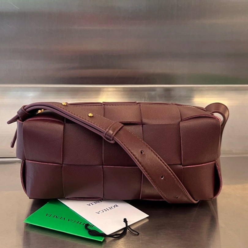 BRICK CASSETTE 28 IN WINE RED CALFSHIN