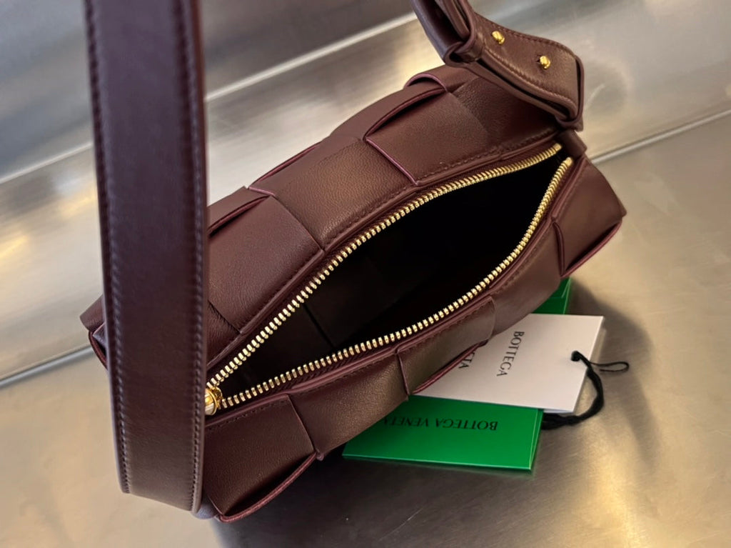 BRICK CASSETTE 28 IN WINE RED CALFSHIN