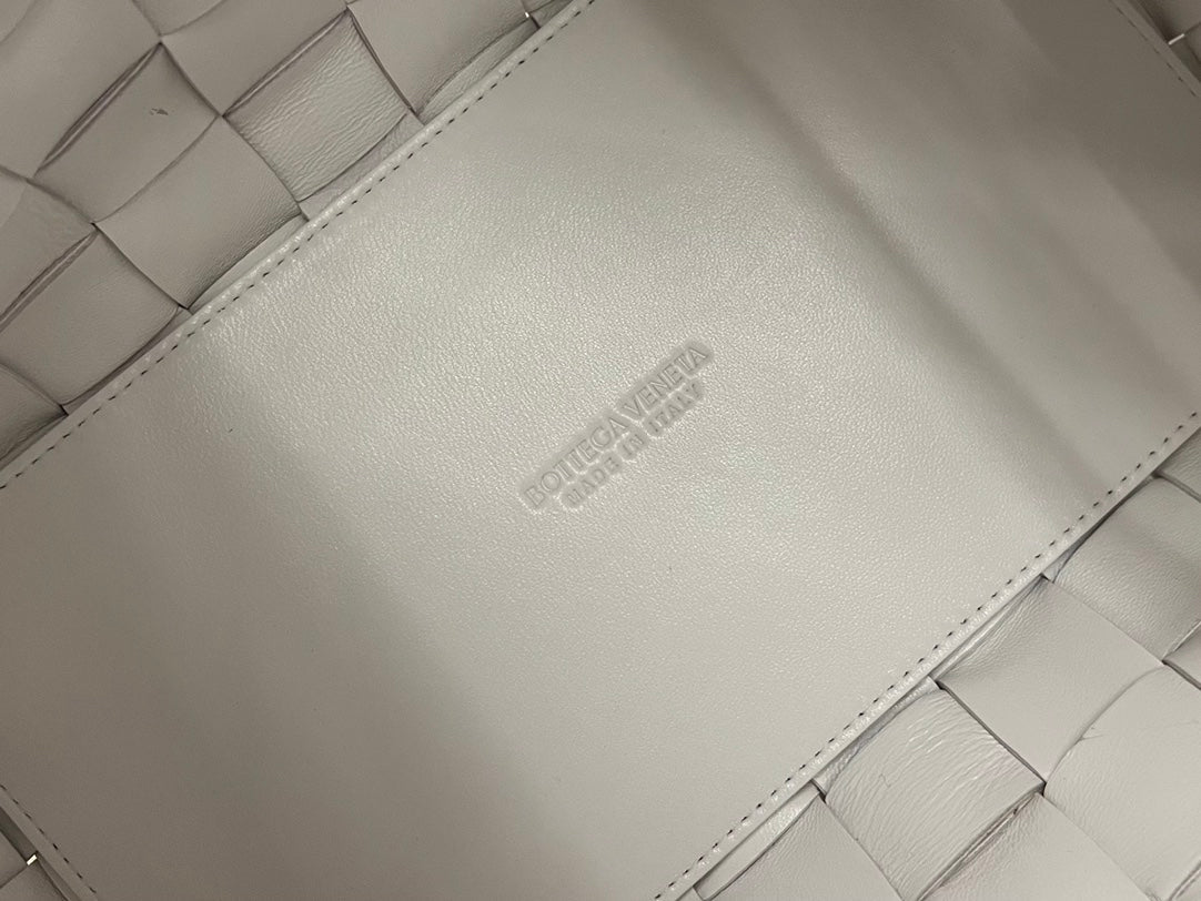 MITTELGROSSE 28-KASSETTEN-KASSETTE WEISSES LAMMLEDER