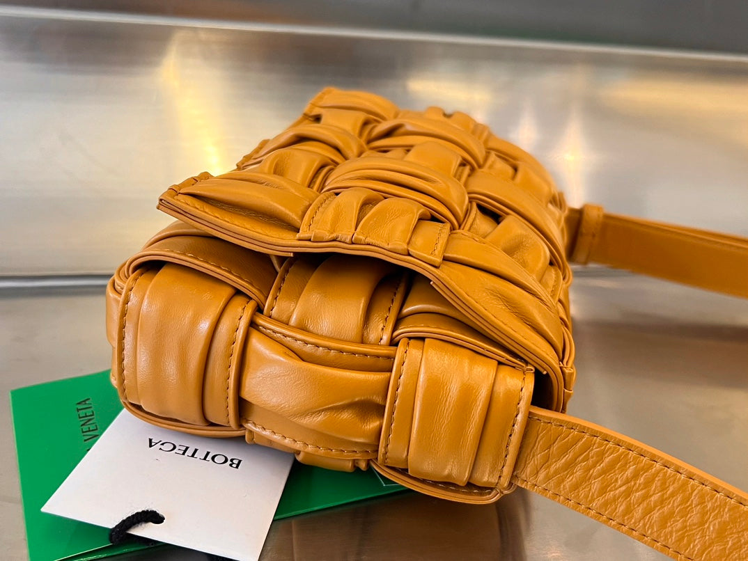 MINI-KASSETTE 19 IN SANDSTONE ORANGE WEICHES LAMMLEDER