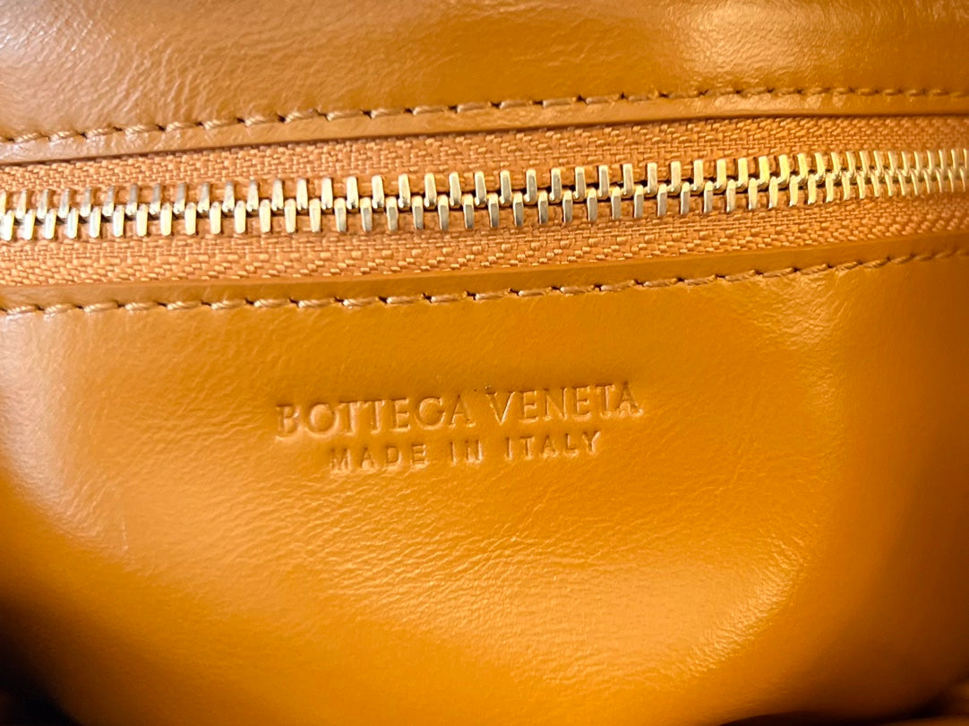 MINI-KASSETTE 19 IN SANDSTONE ORANGE WEICHES LAMMLEDER