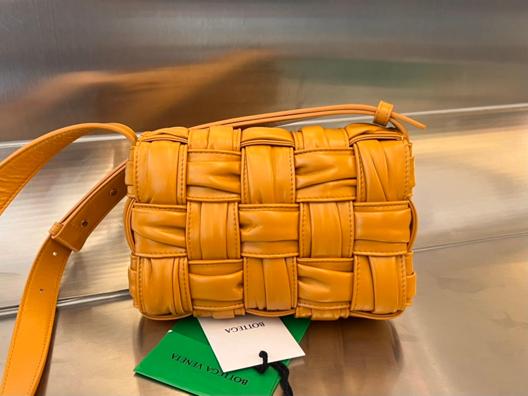 MINI-KASSETTE 19 IN SANDSTONE ORANGE WEICHES LAMMLEDER