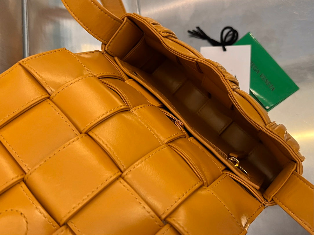 MINI-KASSETTE 19 IN SANDSTONE ORANGE WEICHES LAMMLEDER