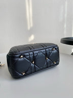 LADY 25 HANDTASCHE AUS SCHWARZEM KALBSLEDER