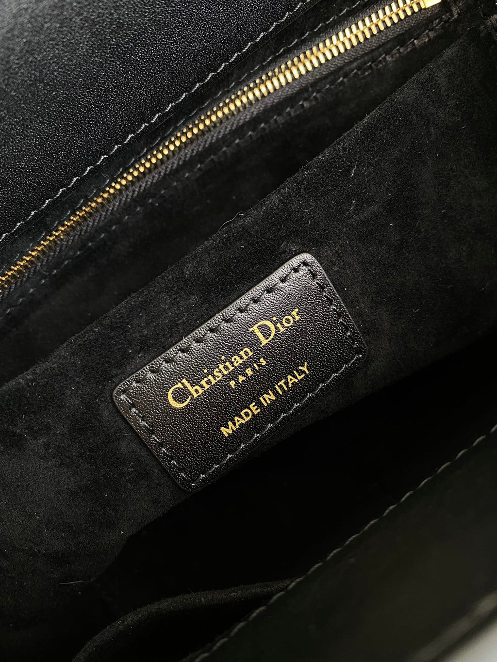 LADY 25 HANDTASCHE AUS SCHWARZEM KALBSLEDER