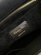 LADY 25 HANDTASCHE AUS SCHWARZEM KALBSLEDER