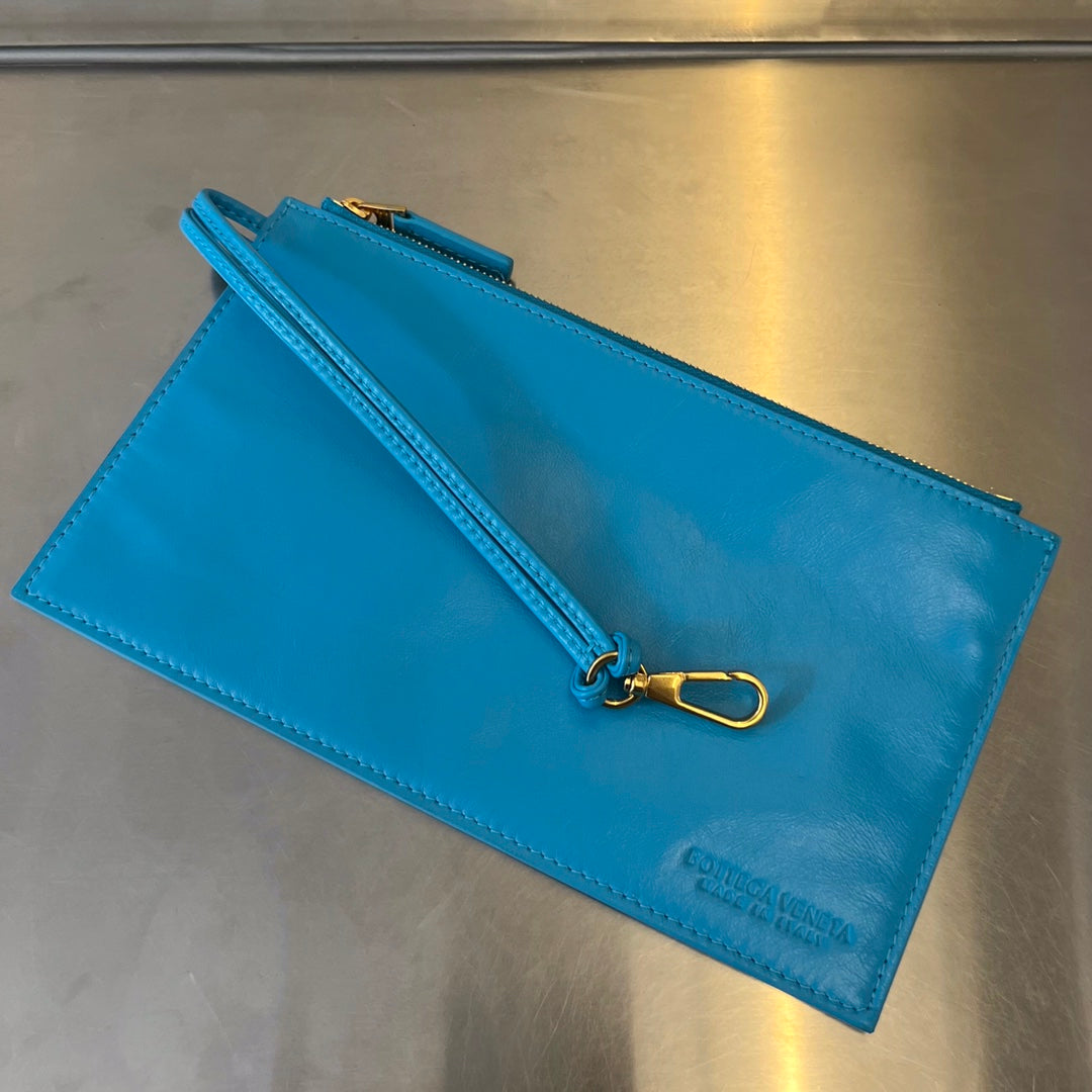 KLEINE ARCO-TASCHE 30 IN ZERULEANBLAU WEICHEM LAMMLEDER
