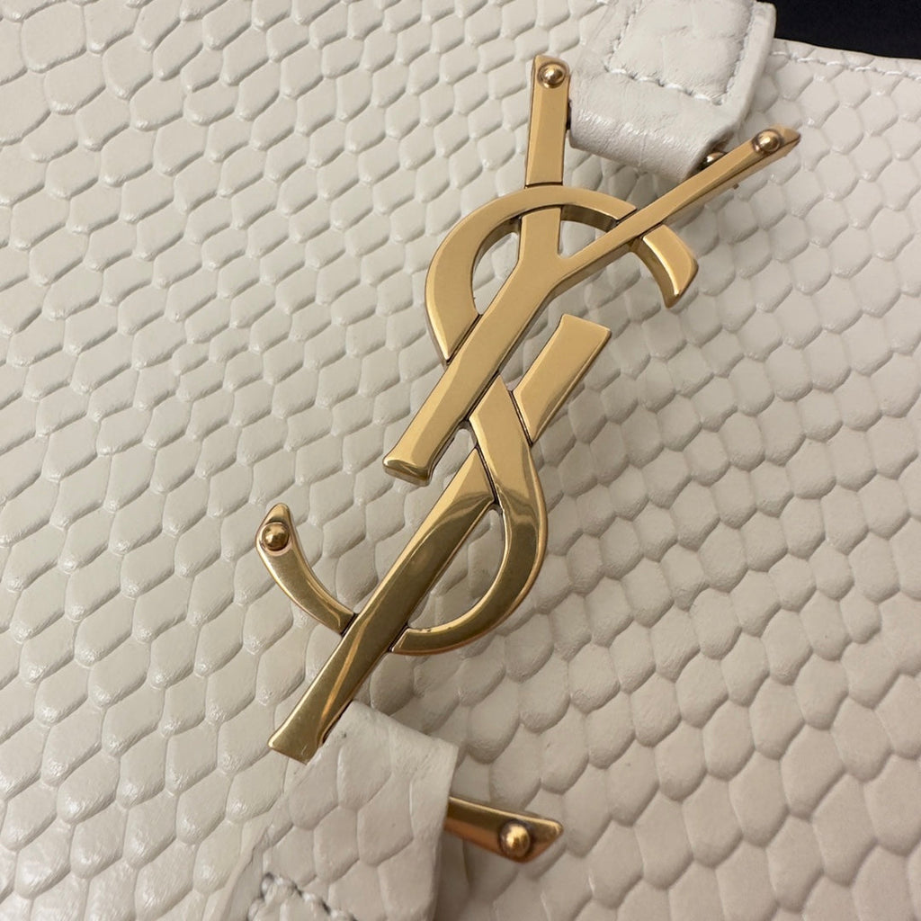 LE 5 À 7 HANDTASCHE 24 IN SCHLANGENMUSTER WEISSES KALBSLEDER