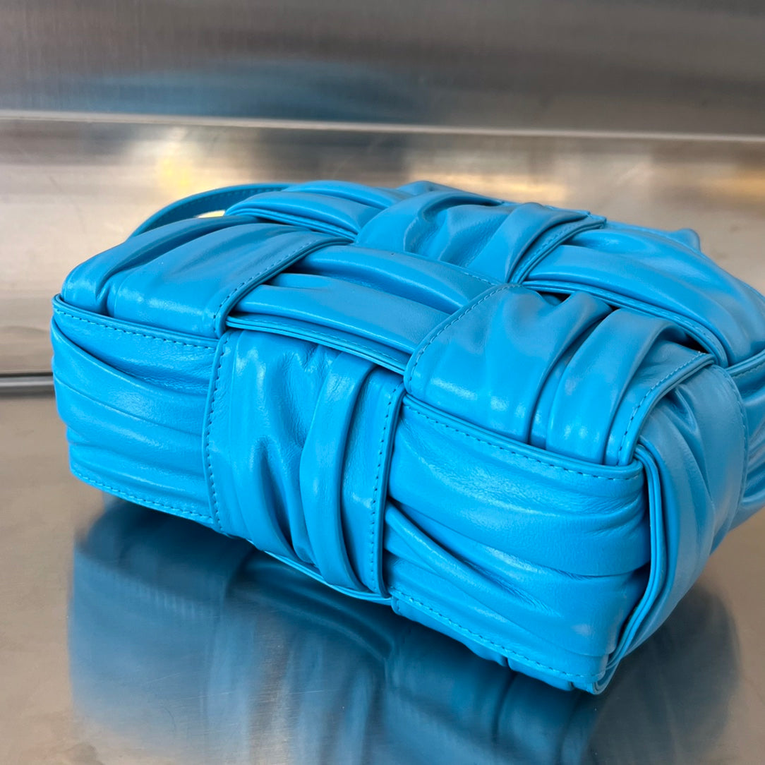 CANDY ARCO TOTE 20 IN CERULEAN BLUE WEICHES LAMMLEDER