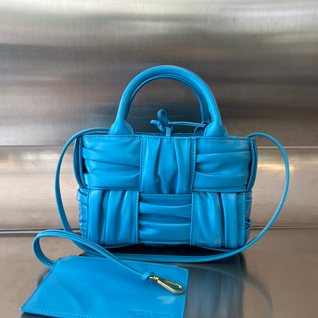 CANDY ARCO TOTE 20 IN CERULEAN BLUE WEICHES LAMMLEDER