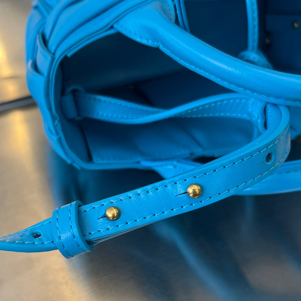 CANDY ARCO TOTE 20 IN CERULEAN BLUE WEICHES LAMMLEDER