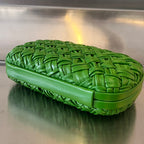 Knoten 19 in smaragdgrünem Lammfell