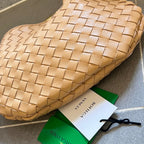 Sardine 33 mit Kette in dunkelcremefarbenem Lammleder