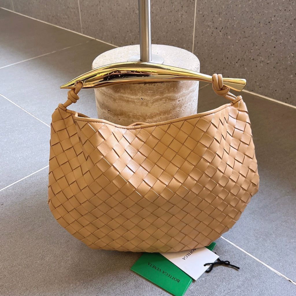 Sardine 33 mit Kette in dunkelcremefarbenem Lammleder