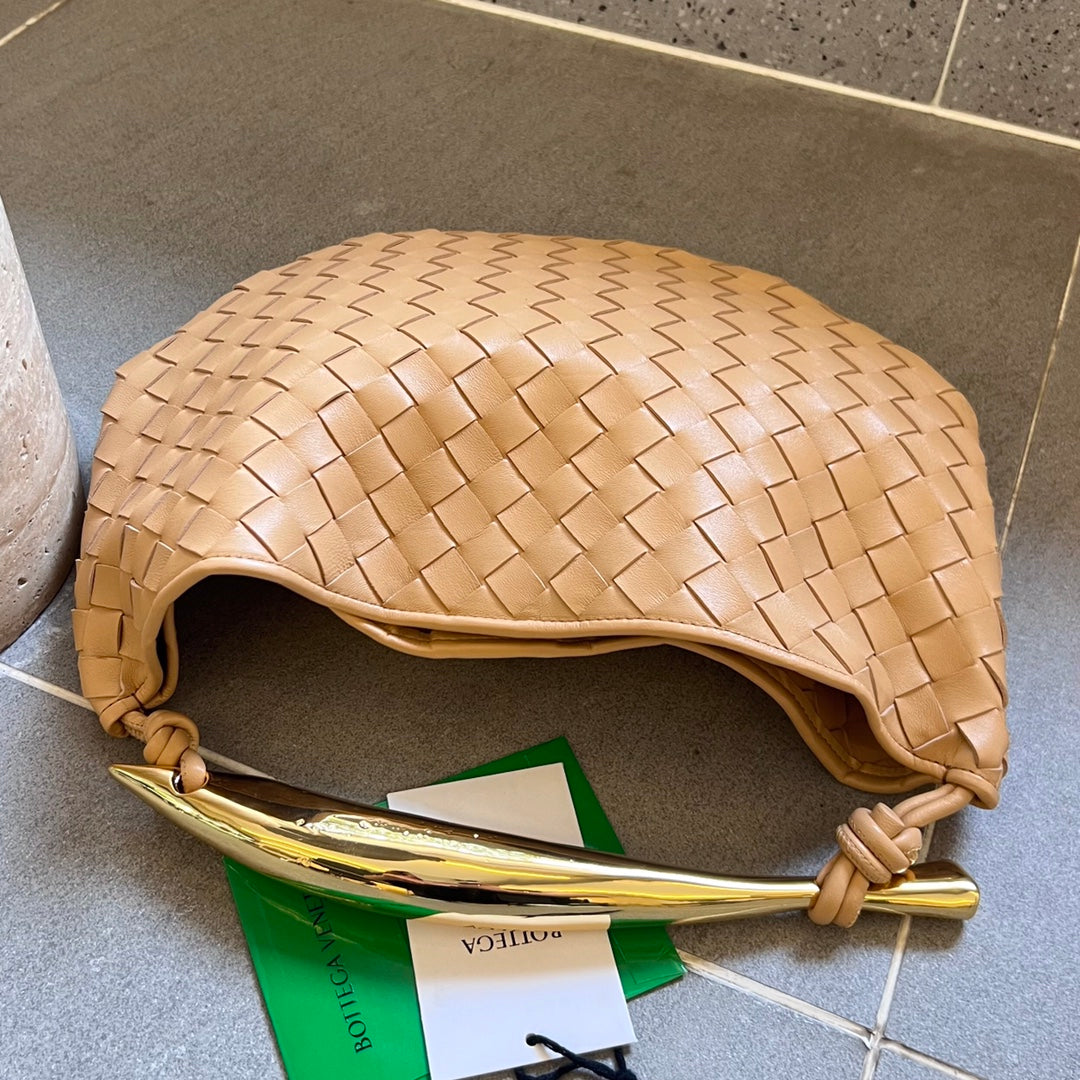 Sardine 33 mit Kette in dunkelcremefarbenem Lammleder