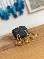 CC MINI 10 Schminktisch in schwarzem Kalbsleder mit goldenen Beschlägen