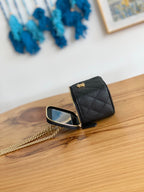 CC MINI 10 Schminktisch in schwarzem Kalbsleder mit goldenen Beschlägen