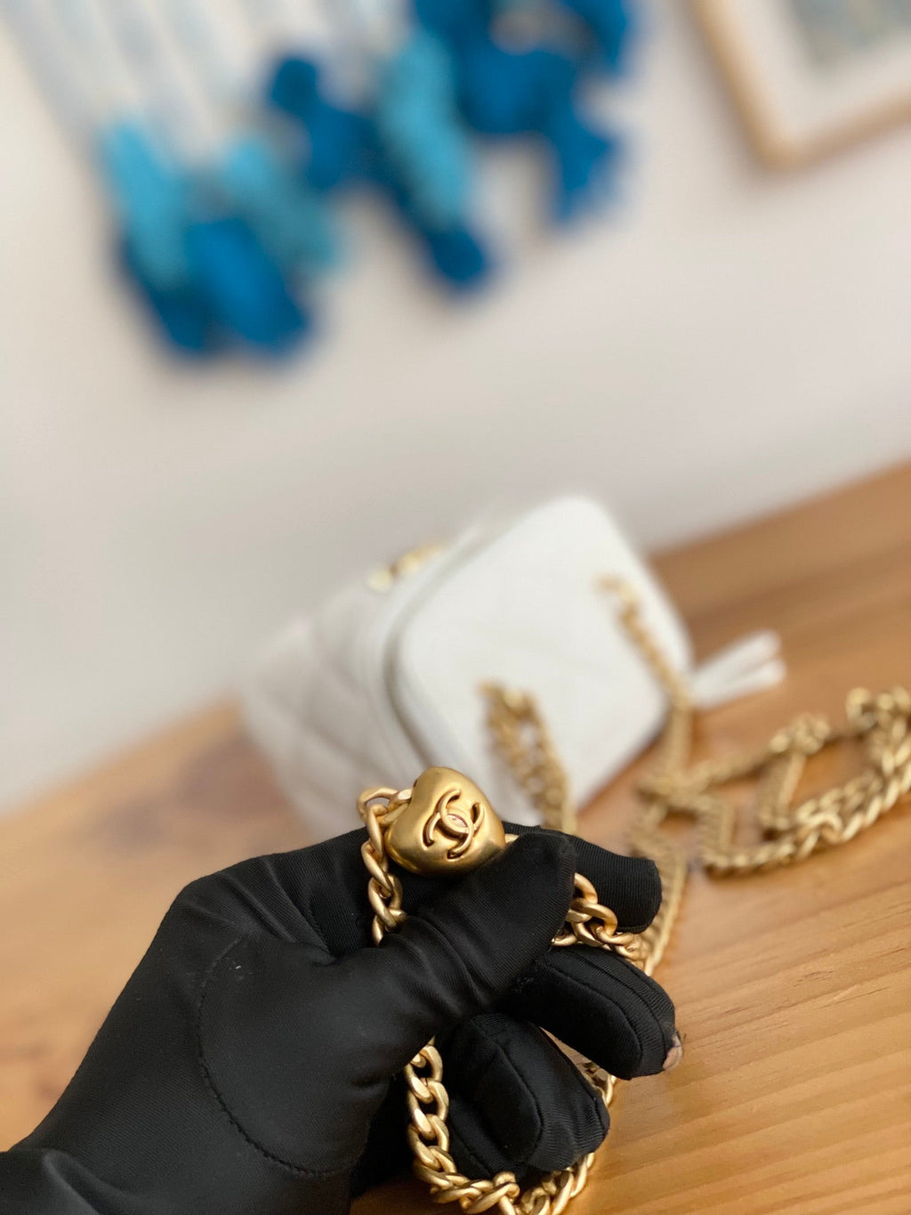 CC MINI 10 Waschtisch in weißem Kalbsleder mit goldenen Beschlägen