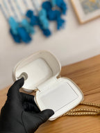 CC MINI 10 Waschtisch in weißem Kalbsleder mit goldenen Beschlägen