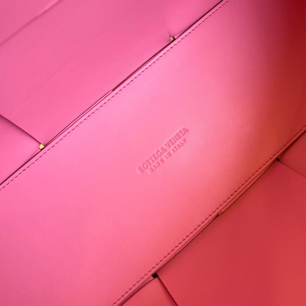 ARCO Tragetasche 36 Zoll, schockierend pinkes Kalbsleder