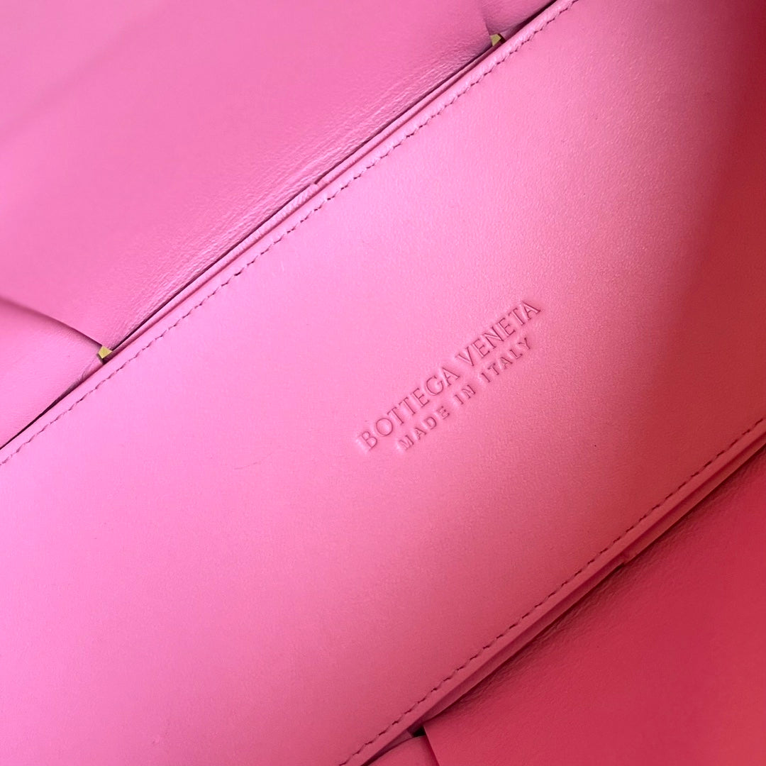 KLEINE ARCO-TASCHE 30 IN WEWAK ROSA LAMMLEDER