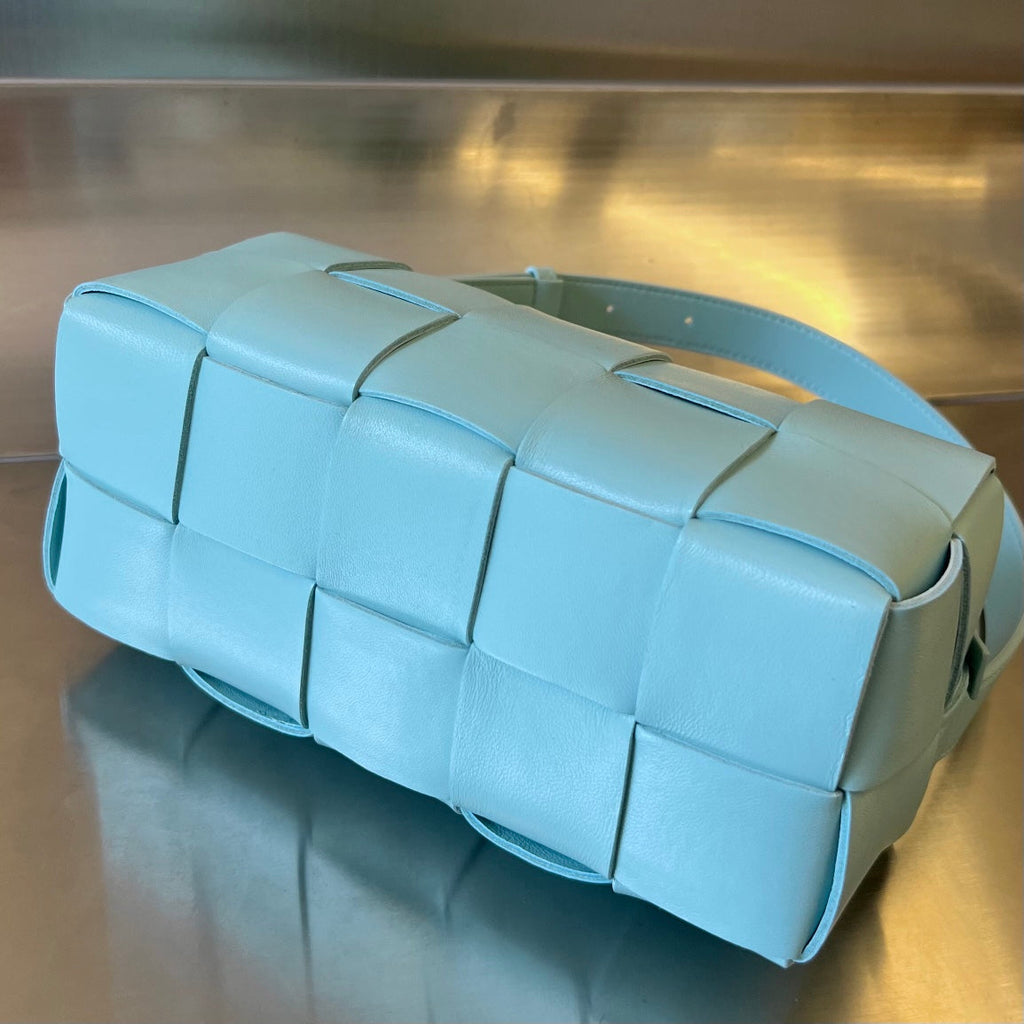 BRICK CASSETTE 28 IN HIMMELBLAUES KALBSLEDER