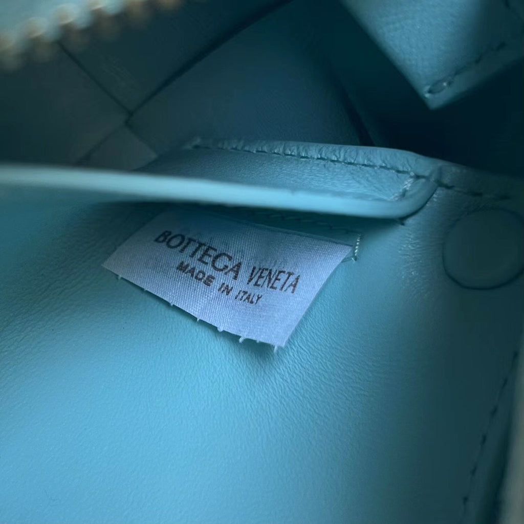 BRICK CASSETTE 28 IN HIMMELBLAUES KALBSLEDER