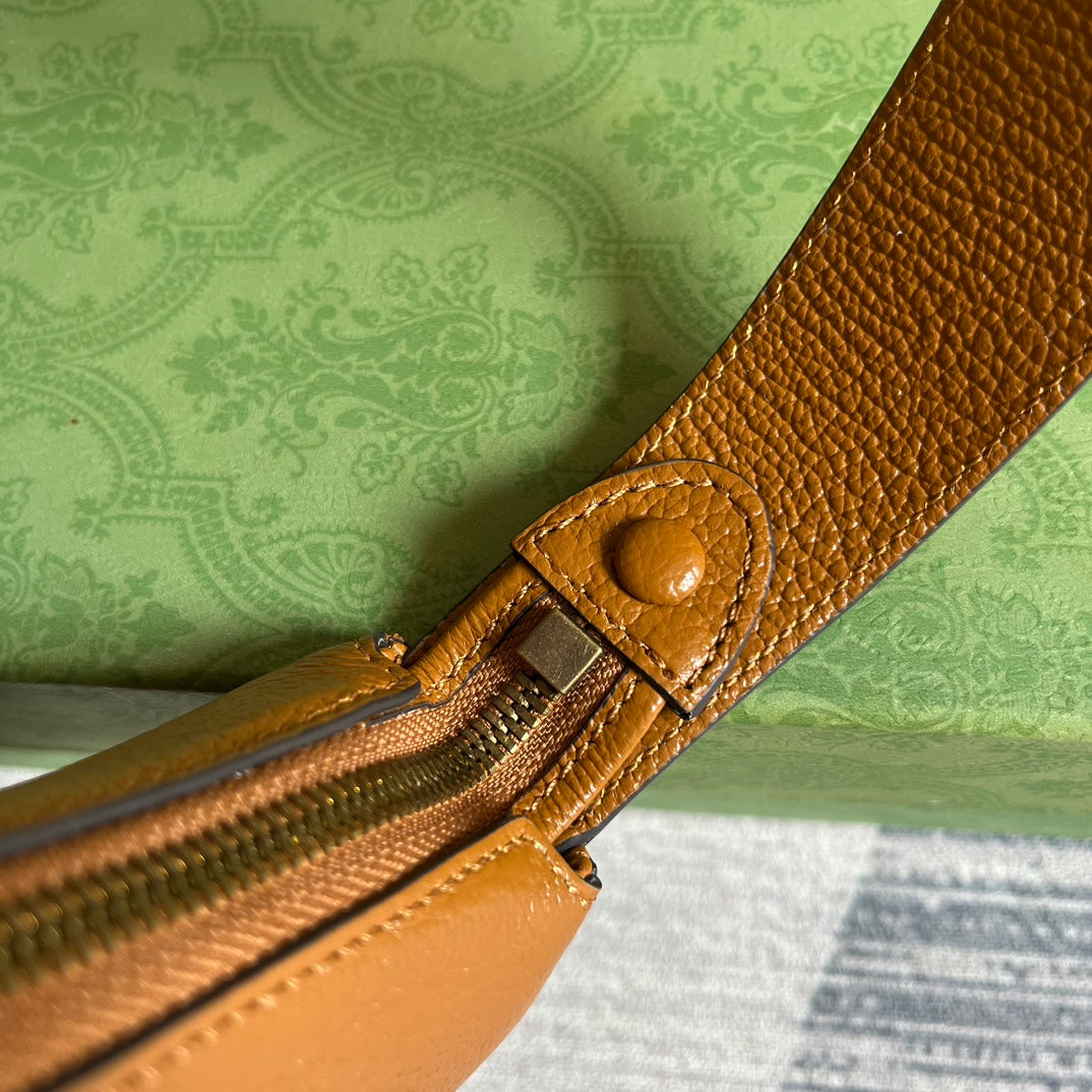 APHRODITE MINI 21 SCHULTERTASCHE IN KARAMELLBRAUNEM KALBSLEDER