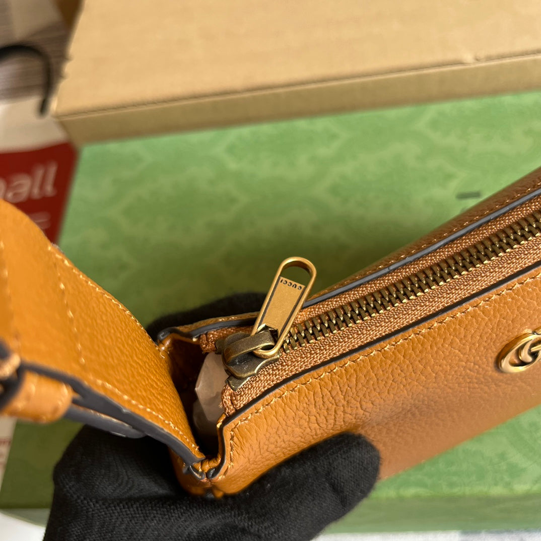 APHRODITE MINI 21 SCHULTERTASCHE IN KARAMELLBRAUNEM KALBSLEDER