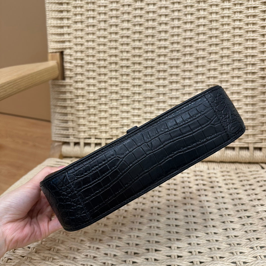 LE 5 À 7 BAG 24 HOBO AUS SCHWARZEM KALBSLEDER